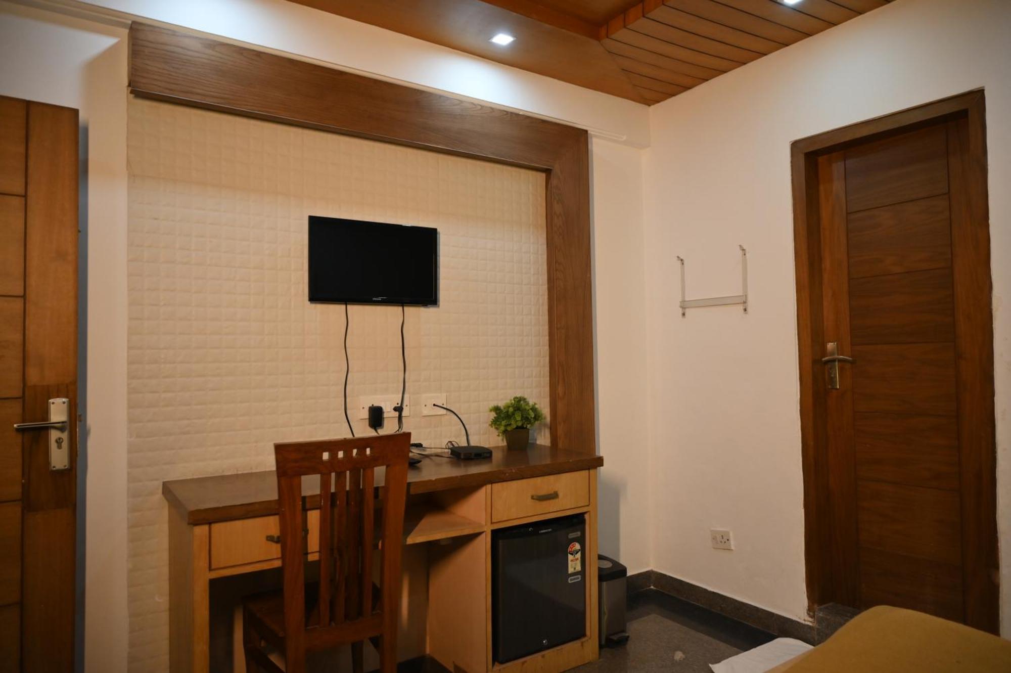 Hotel Dh Dharamsala Zewnętrze zdjęcie