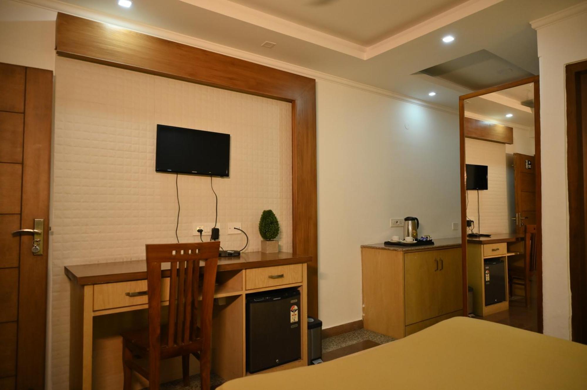 Hotel Dh Dharamsala Zewnętrze zdjęcie