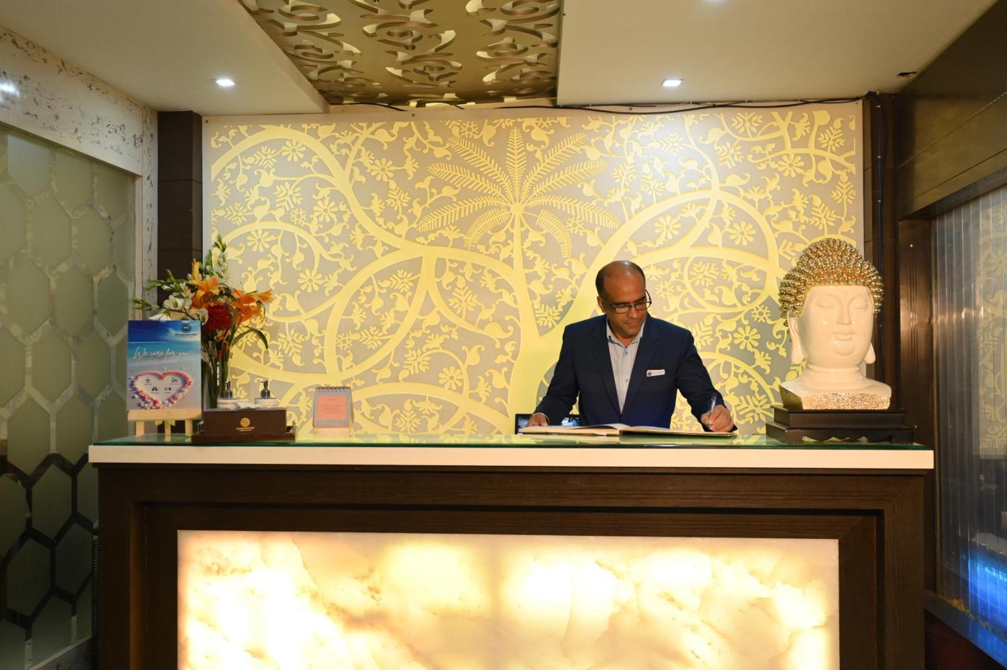 Hotel Dh Dharamsala Zewnętrze zdjęcie