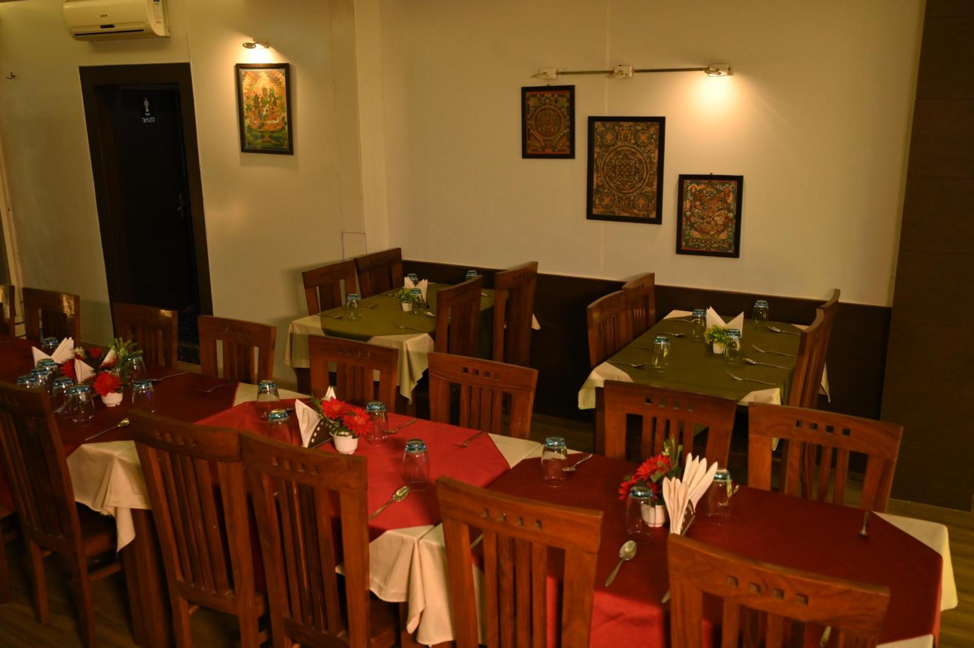 Hotel Dh Dharamsala Zewnętrze zdjęcie