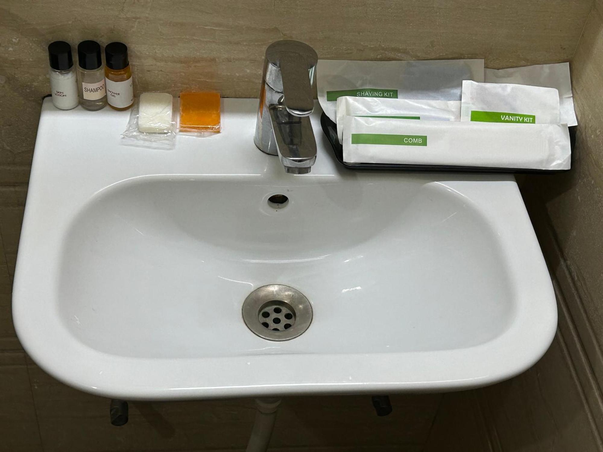 Hotel Dh Dharamsala Zewnętrze zdjęcie